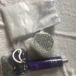 Rare Monat ‘‘tis the season” shower set